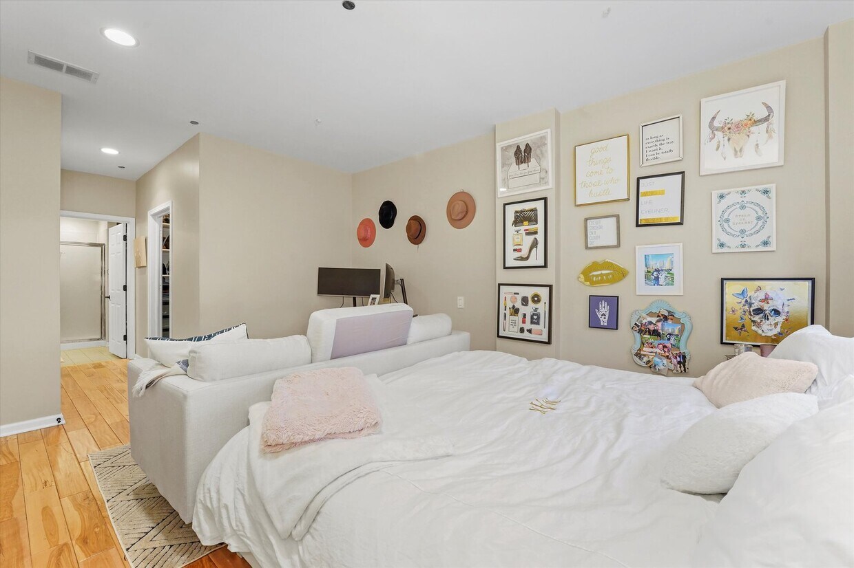 Foto principal - 33 W Huron St