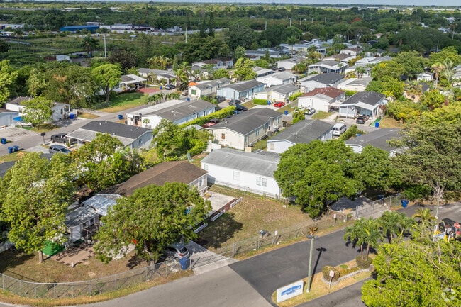 Foto del edificio - Americana Village Condominiums