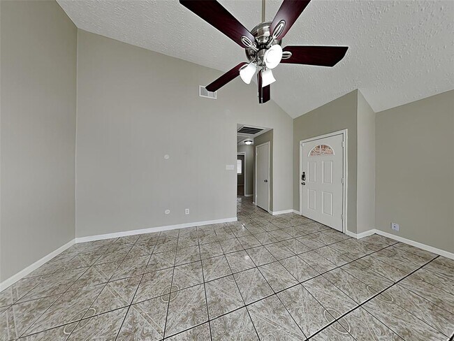 Foto del edificio - 8711 Croteau Dr