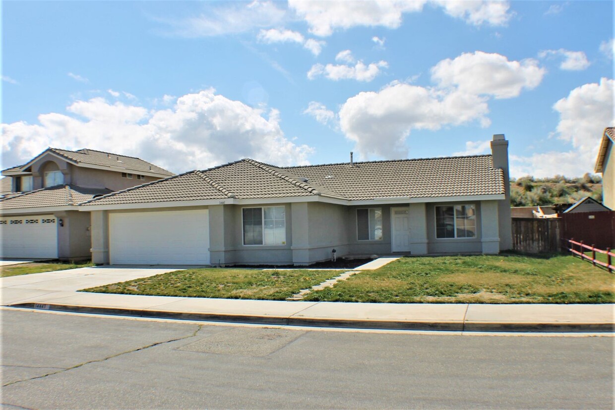 Foto principal - Roomy 4 bedroom home in Hesperia