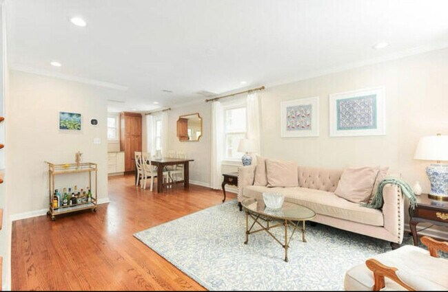 Foto del edificio - 915 Bashford Ln