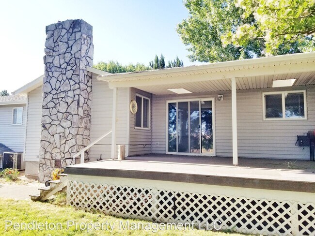 Foto del edificio - 3 br, 2 bath House - 43517 SW Cheryl Ave