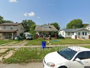 Building Photo - 2152 E Johns Ave