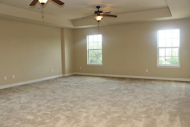 Building Photo - 2510 Pembroke Springs