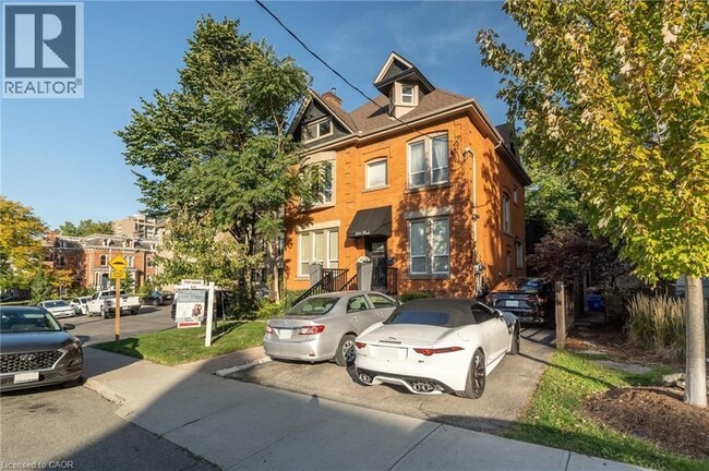 Building Photo - 281 Park St S