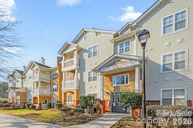 Foto del edificio - 16423 Golden River Ln