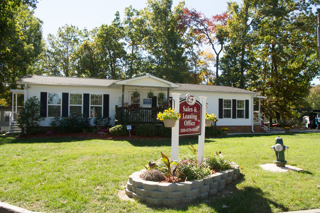 Building Photo - Oakwood Forest