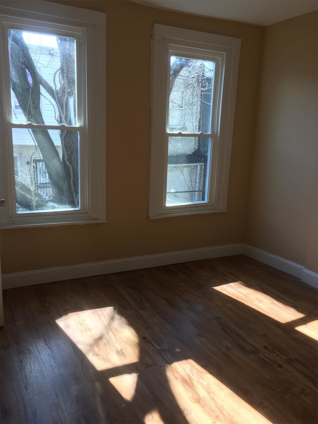 Foto principal - 6142 Delancey St