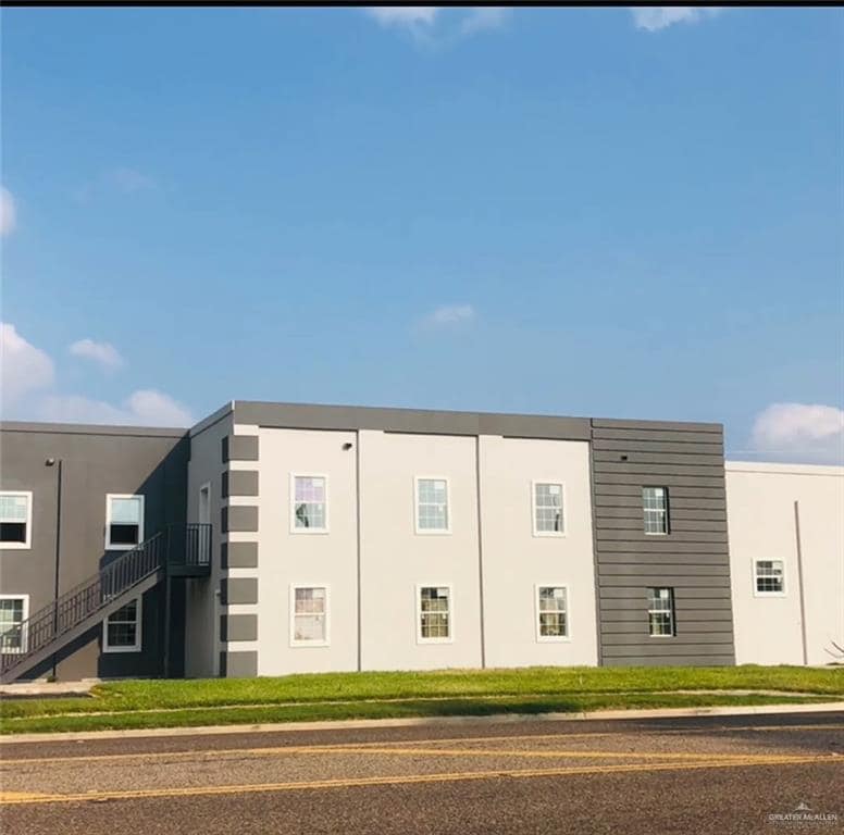 Primary Photo - 16 Broadway St