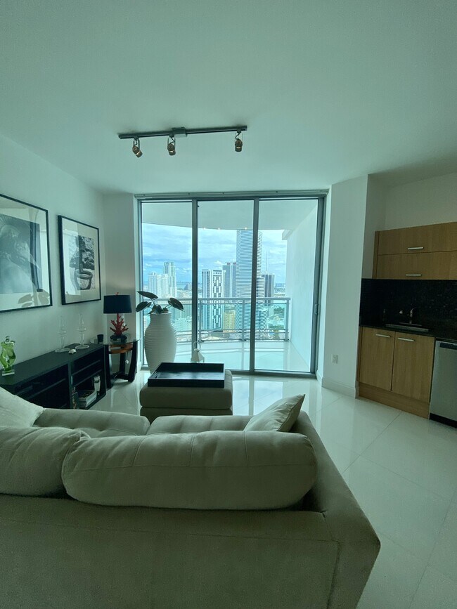 Foto del edificio - 350 S Miami Ave