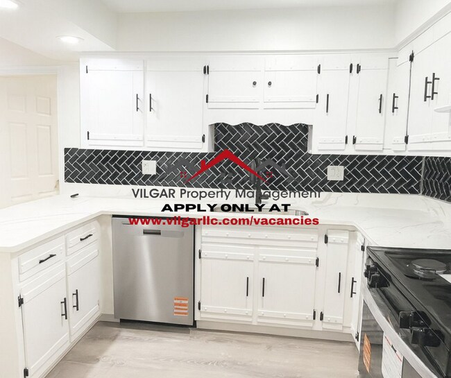 Foto del edificio - 4 full bedrooms, 1 full bathroom home in H...