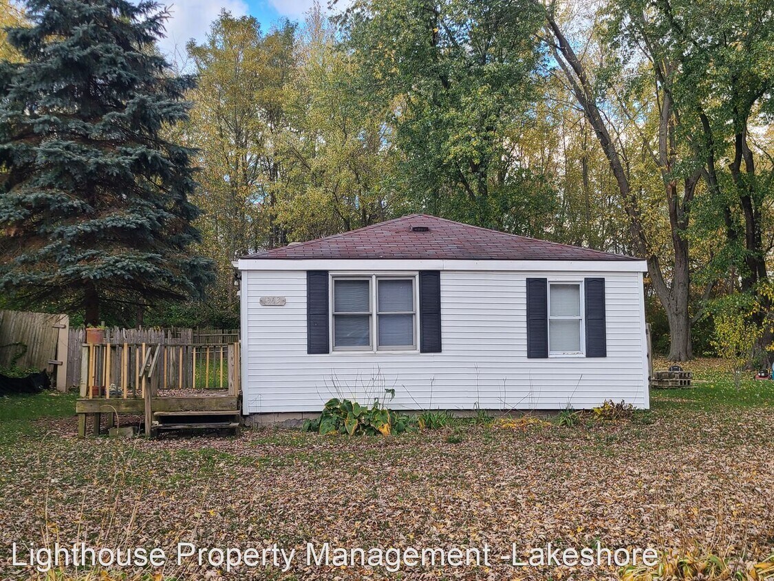 2 br, 1 bath House 1963 Hatch Ave House Rental in Benton Harbor, MI