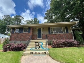 Building Photo - 1161 Oakview Dr
