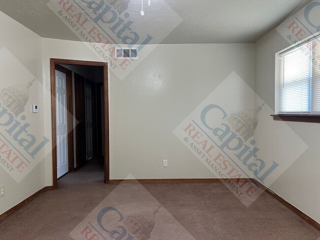 Building Photo - Cute Home Available!