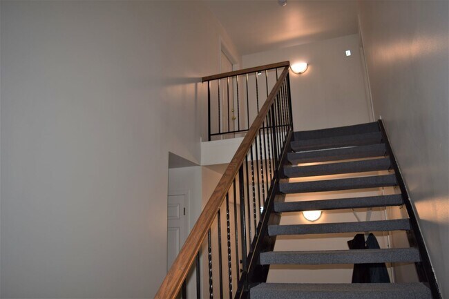Building Photo - 310 Wethington Dr