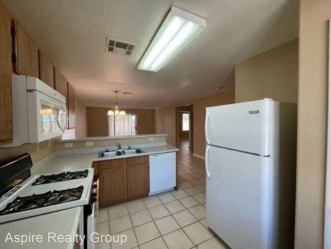 Foto del edificio - 3 br, 2 bath House - 713 Alecandro Daniel Ave