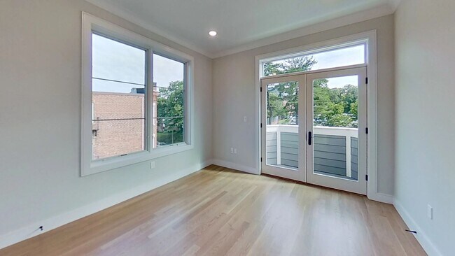 Building Photo - Perfect Warren St. 5-Bed Available