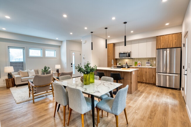 Building Photo - Move-In Special! Modern 3-Bedroom  | Pet Friendly for Rent in Richmond – Great Location