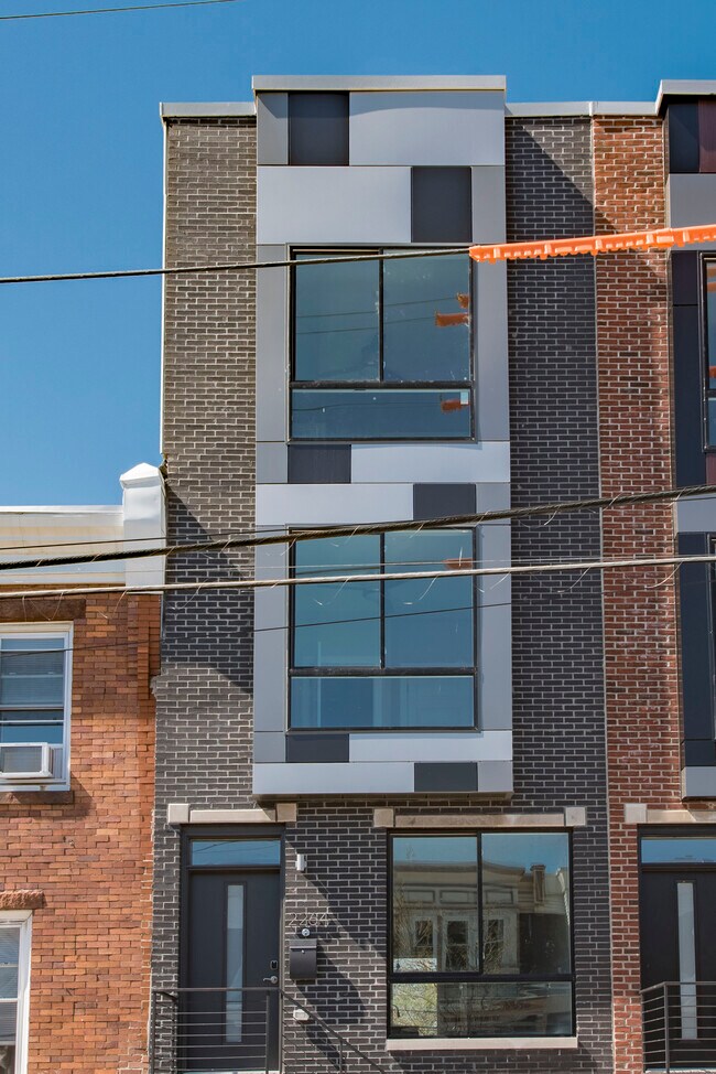 Building Photo - 2264 E Cambria St
