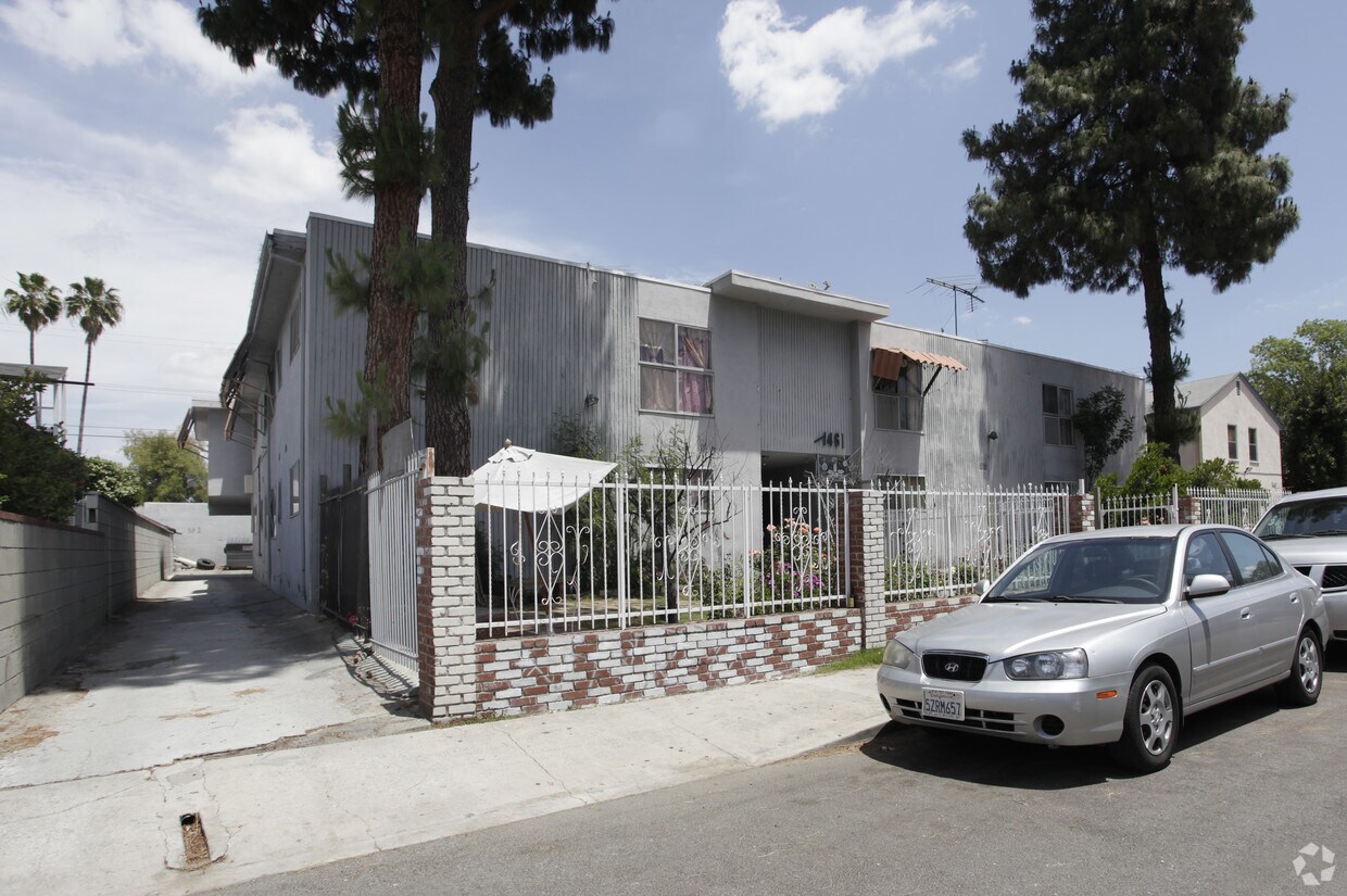 Primary Photo - 11461 Albers St