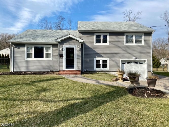Foto principal - 17 Riker Hill Rd