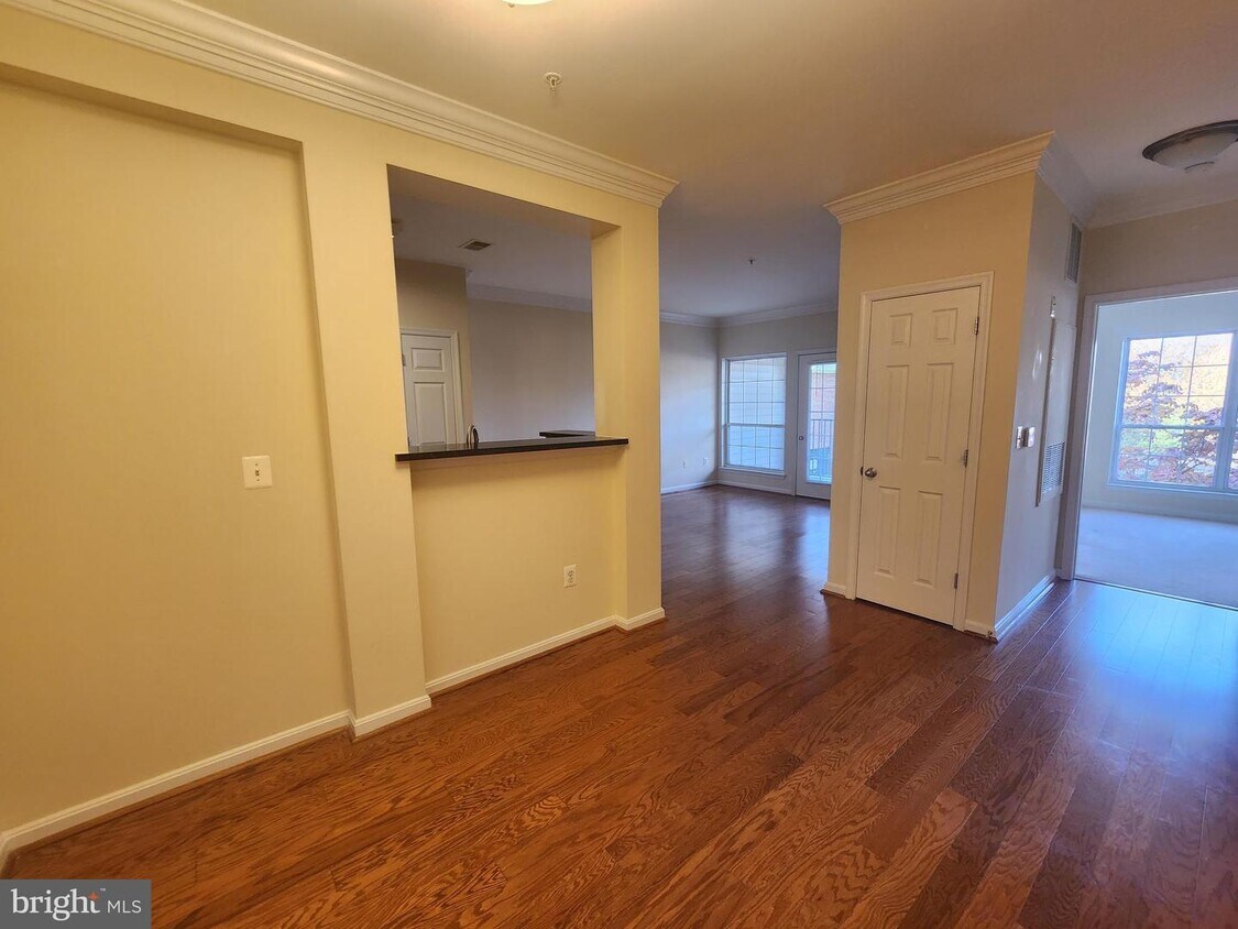 4850 Eisenhower Ave Unit 208, Alexandria, VA 22304 Room for Rent in