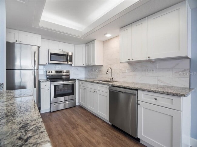 Building Photo - 450 Treasure Island Cswy