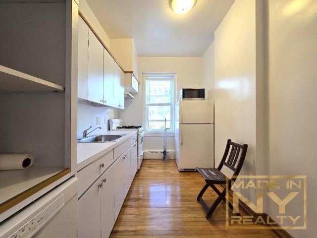 Foto principal - 2 bedroom in ASTORIA NY 11106