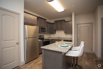 1BR, 1BA - 741SF - C Model - Lone Oak Apartments