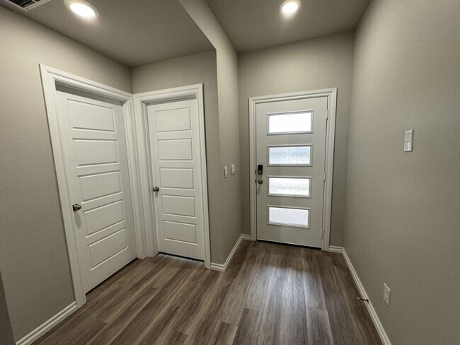 Foto del edificio - Luxury Farm style 4 Bedroom 2 Bathroom Hom...