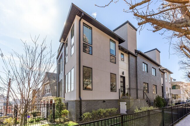 Foto del edificio - 38 Hilliard Ave