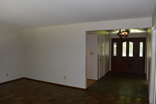 Building Photo - 1020 Jacob Ln