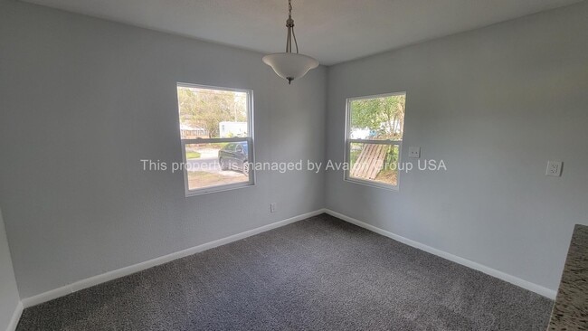 Foto del edificio - 5230 Amazon Ave