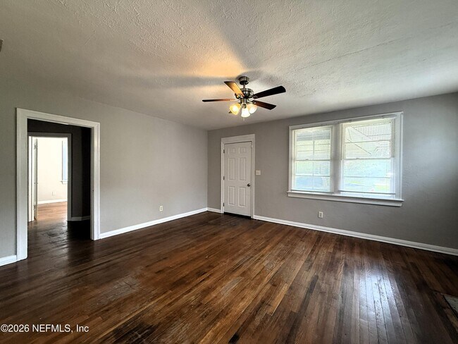 Building Photo - 843 Mackinaw St