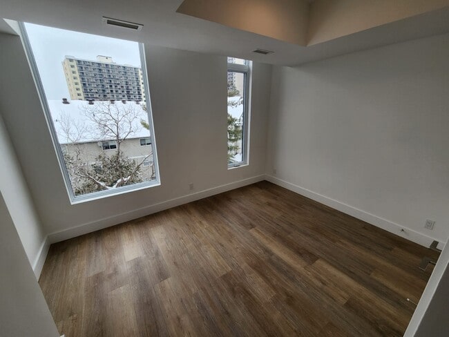 Building Photo - 841 Grenon Ave