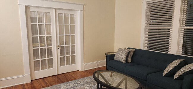 Foto del edificio - 703 W Markham Ave