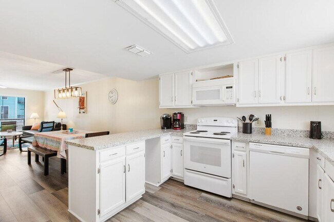 Foto del edificio - 700 W Beach Blvd