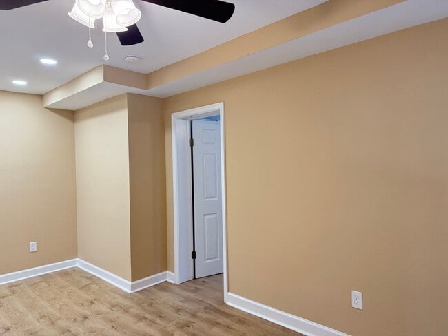 Building Photo - 8716 Plymouth St