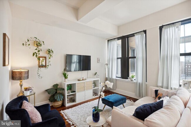 Building Photo - 1500 Chestnut St