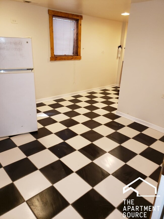 Foto del edificio - 2230 N Lockwood Ave