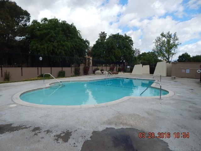 Building Photo - Riverside - 3 Bedroom Condo in Springbrook...