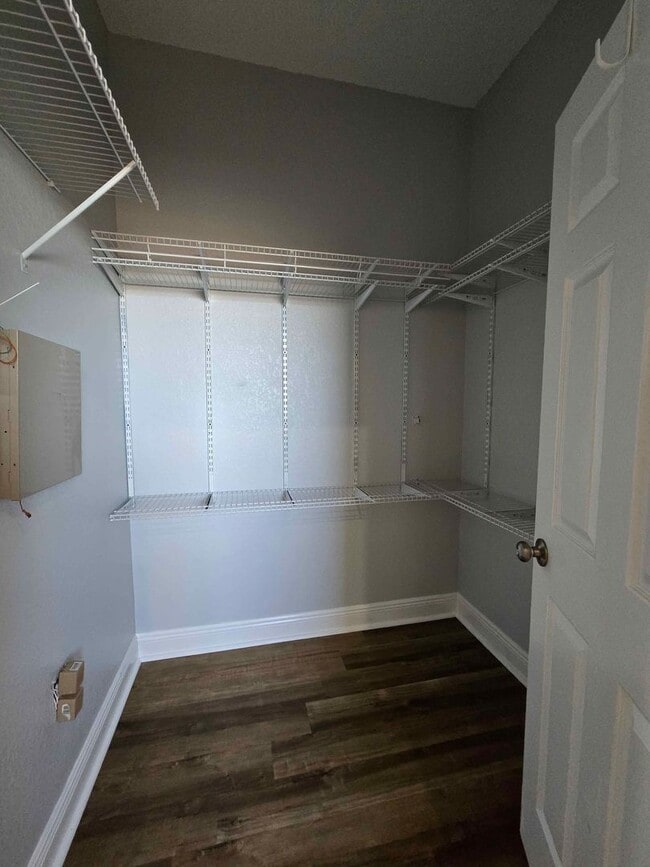 Building Photo - Beautiful 3-Bedroom Country Home with Lake View