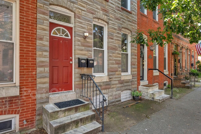 Building Photo - 3207 Hudson St
