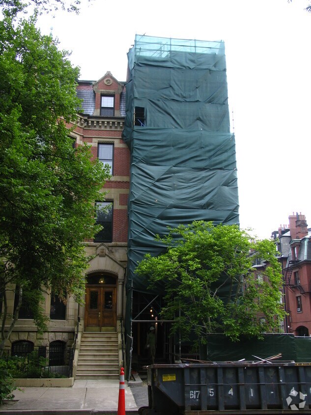 Building Photo - Commonwealth One Six Three