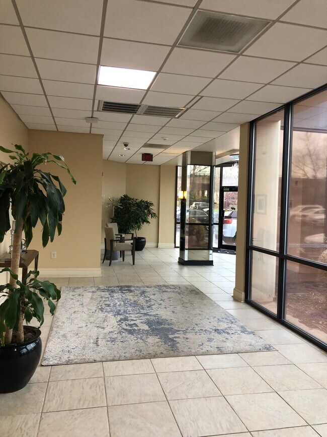 Foto del edificio - 1101 N Elm St