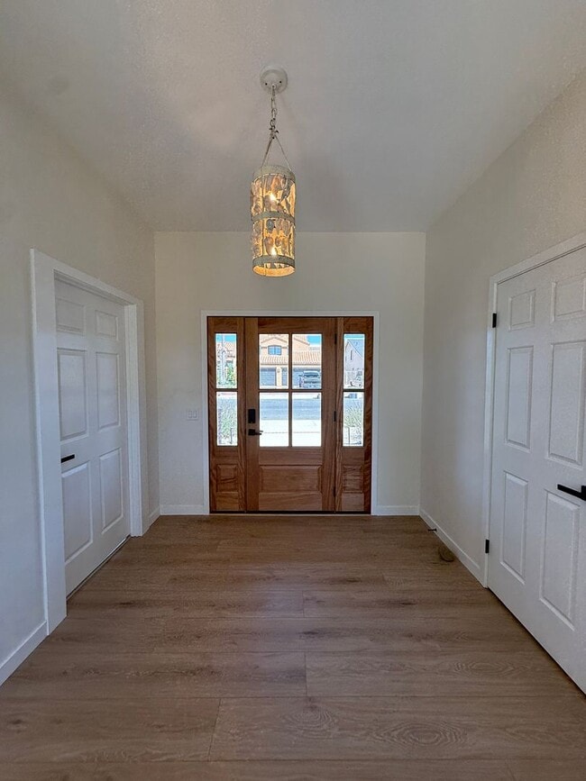Building Photo - Beautifully Updated Single Story Custom Ho...