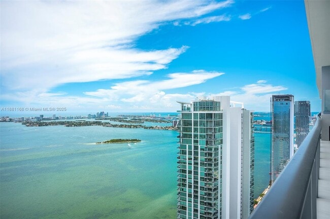 Foto del edificio - 480 NE 31st St