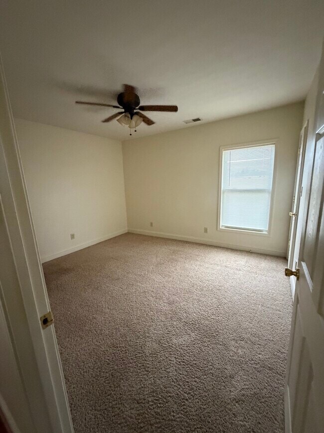 Foto del edificio - 3144 Evergreen Rd