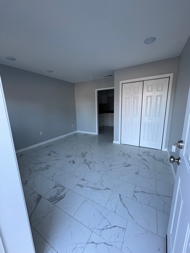 Foto del edificio - 677 S Jefferson Ave