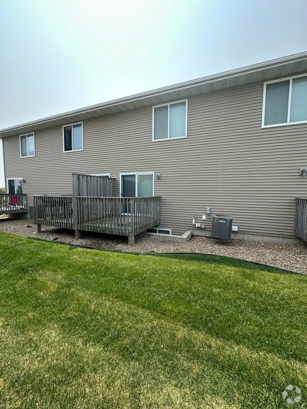 Building Photo - 1121 Prairie Rose Dr SW